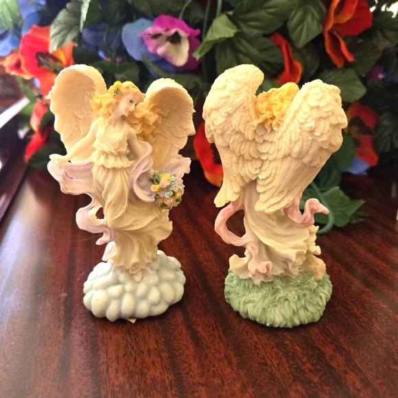 3 Sweet Miniture Angel Sculptures, 2 Blond, 1 Redhead, 5" High - Picture 8 of 8